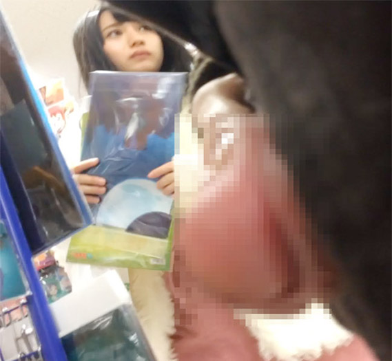 店内で露出 ち○見せ19 CFNM