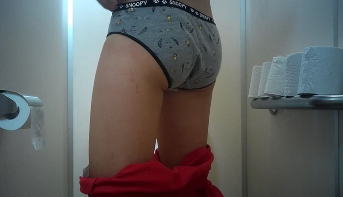 新Tennis㊹ 4名収録!あぁ~スジスジ娘が急な生理でパンツが事故っちゃいました・・( ゚Д゚)