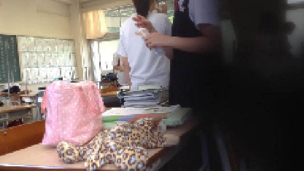 女子生徒達の着替え