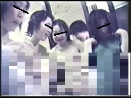 かわいい娘たちの脱衣所