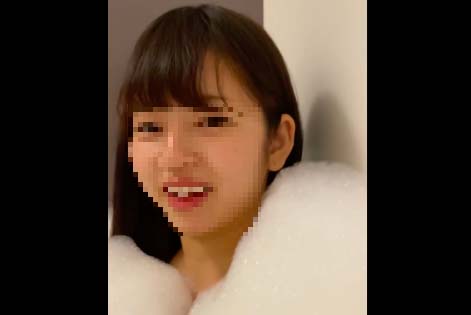 女友達と泡風呂ではしゃぐ美人J◯